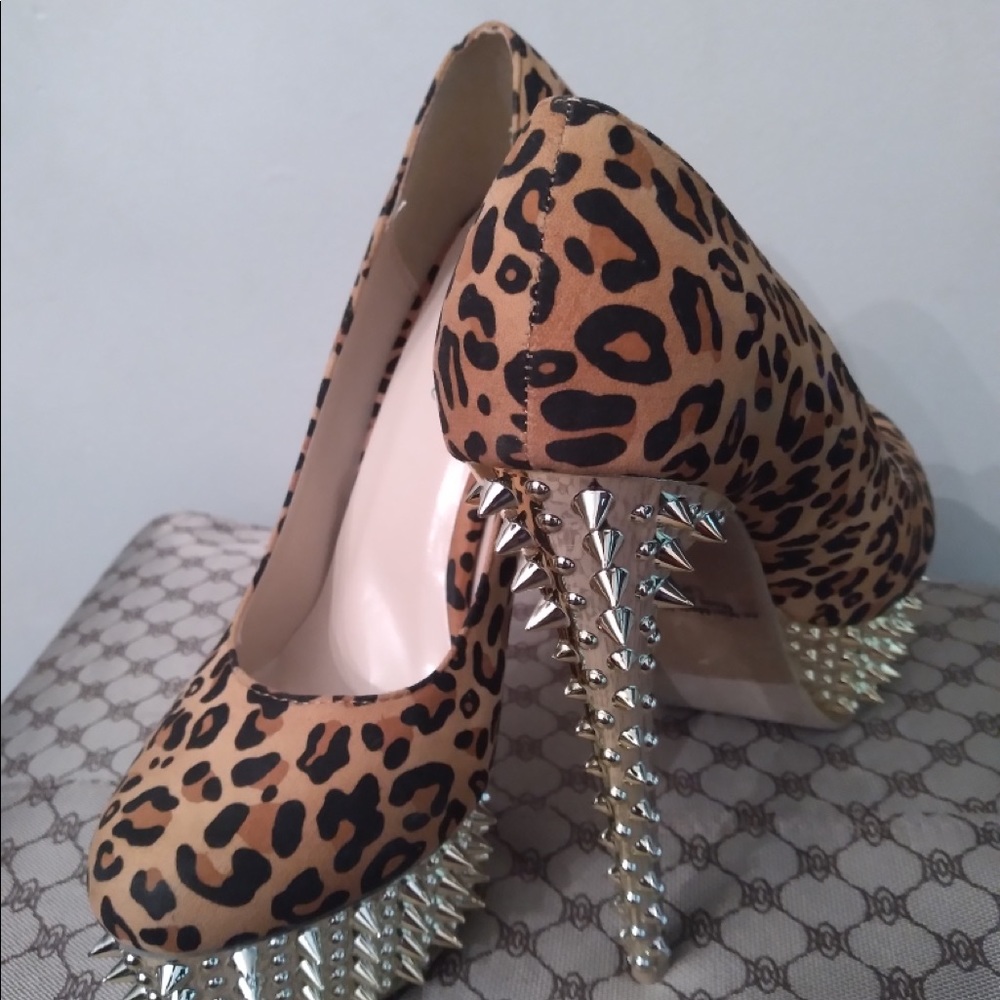 Kush Kouture 6” spiked pump heels size 9